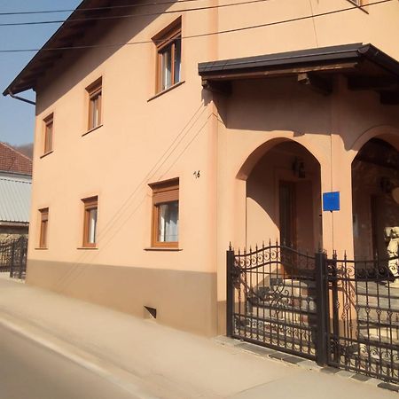 Studio Apartman Kika Otočac Exterior foto